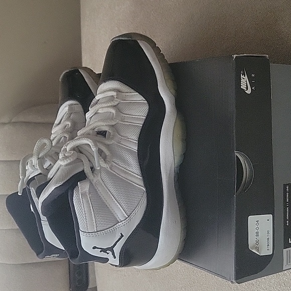 Jordan Retro 11 - Picture 3 of 6
